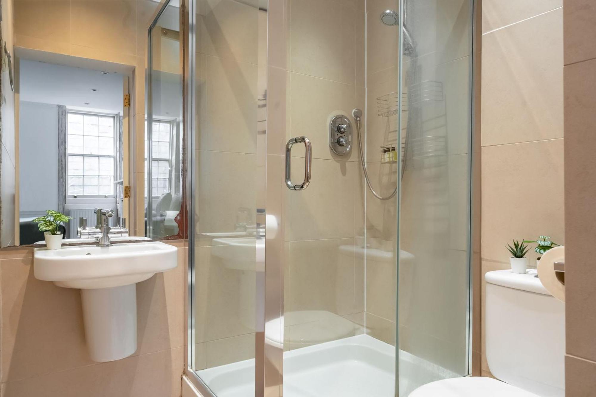 Bnbnova - 2br With Patio - Vauxhall & Waterloo Londra